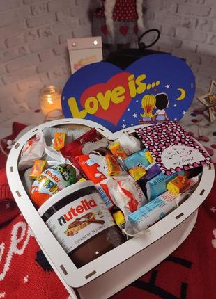 Подарочный шоколадный бокс сердце love is, оригинальный подарок