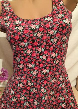Милый короткий стрейчевый сарафан платье в цветочки4 фото