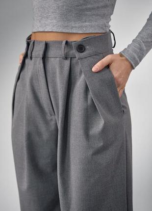 Классические брюки с акцентными пуговицами на поясе - темно-серый цвет, m (есть размеры)4 фото