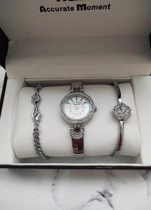 Подарочный набор 3 предмета часы с браслетами в подарочный упаковке2 фото
