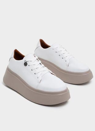 Білі шкіряні кеди з високою підошвою, розмір 374 фото