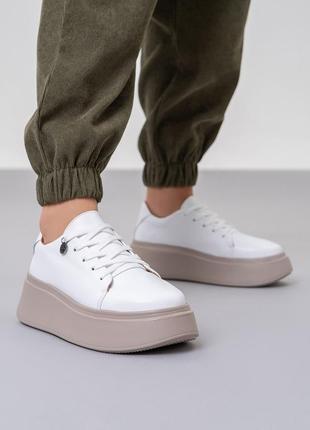 Білі шкіряні кеди з високою підошвою, розмір 37