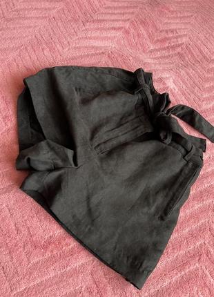 Замшевые короткие черные шорты с/м с карманами и поясом2 фото