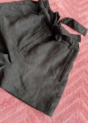 Замшевые короткие черные шорты с/м с карманами и поясом4 фото