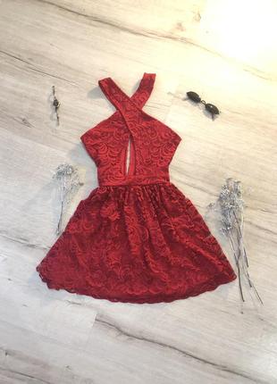 Розкішна мереживна сукня яскраво- червоного кольору з відкритою спинкою xs сексуальний гіпюр2 фото