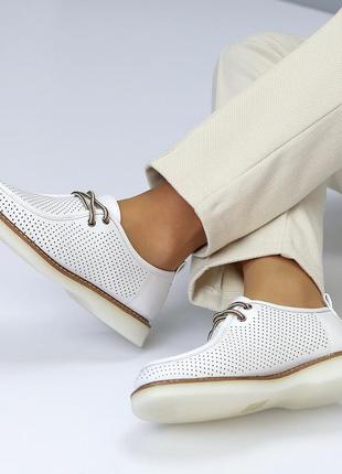 Красивые и очень удобные белые легкие туфли, перфорация насквозь в дырочках на весну, лето,5 фото