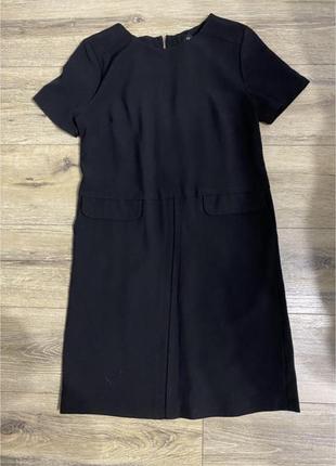 Чорне коротке плаття