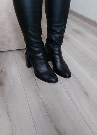 Осінні жіночі шкіряни чоботи-чулки чорного кольору2 фото