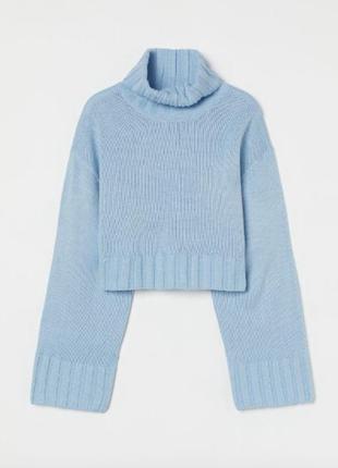 Вкорочений светер ніжного голубого кольору