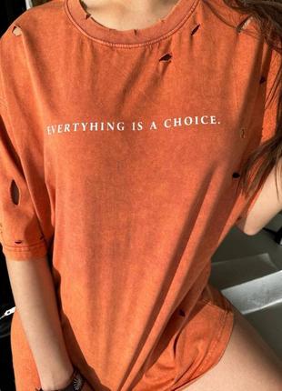 Женская трендовая стильная серая футболка рванка, графит5 фото