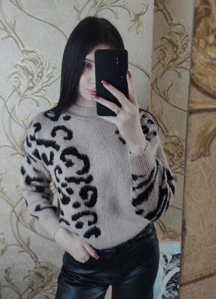 Теплый свитер с леопардовым принтом2 фото