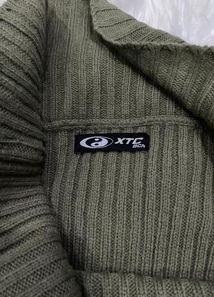 Трендовый свитер на плече-кофта свитер с декольте7 фото