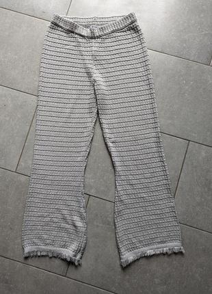 Укороченные брюки вязанные с люрексом и бахромой