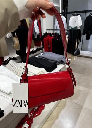 Красная и черная сумка zara