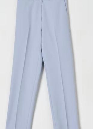 Классические брюки голубого цвета