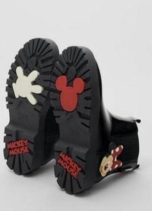 Ботинки-челсі з принтом міккі маус zara.