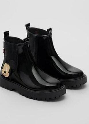 Ботинки-челсі з принтом міккі маус zara.