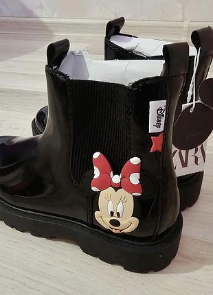 Ботинки-челсі з принтом міккі маус zara.