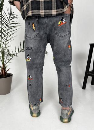 Чоловічі вільного фасону джинси мом з вишивкою3 фото