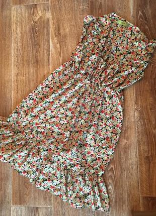 Легке квіткове плаття!