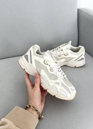 Женские кроссовки adidas astir beige адидас бежевого цвета