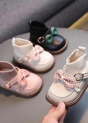 Дитячі черевики для малюків1 фото