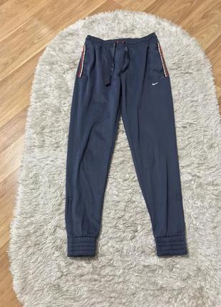 Спортивные штаны. locations nike f.c