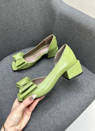 Салатовые зеленые туфли босоножки из натуральной кожи