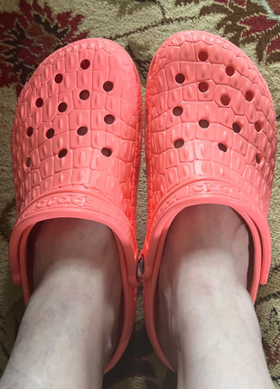 Крокс класік клог гуава crocs classic clog crocskin guava9 фото