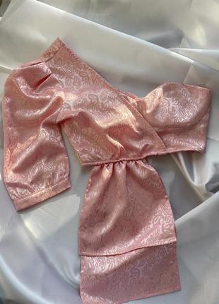 Атласный топ с одним рукавом misspap