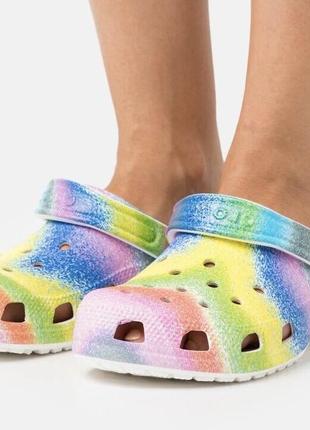 Крокс класік клог веселка блискітки crocs kids´ classic spray dye clog white / multi2 фото