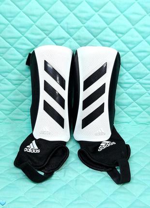 Щитки футбольные на ноги adidas