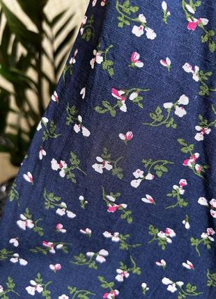 Сукня з квітковим принтом та відкритою спиною4 фото