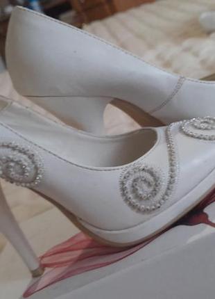 Классические белые туфли с блестками3 фото