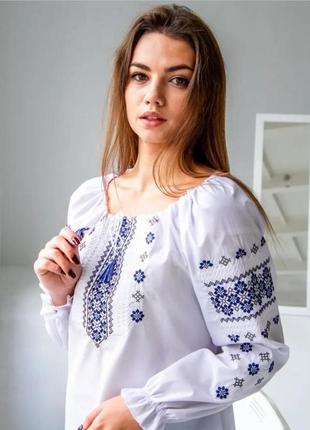 Блуза жіноча вишиванка біла з синьою вишивкою