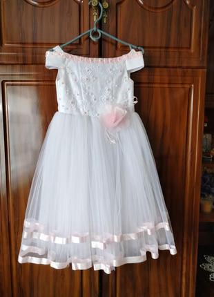 Очень красивое платье на девочку.