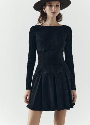 Платье черного цвета