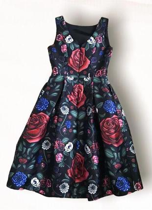 Нарядное пышное платье в розы с розами отрезное плотное вечернее колокольчик10 фото