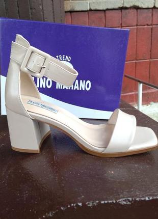 Босоніжкі жіночі бежеві на підборах lino marano