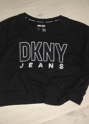 Топ кроп чорний логотип в паєтки dkny рs