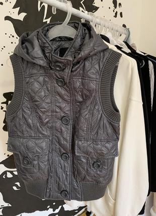 Женская жилетка