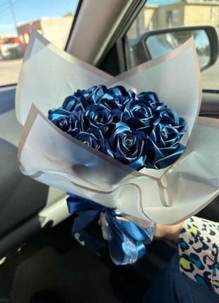 Букет із атласної стрічки троянд декоративний квіти з атласної стрічки подарунок дівчині мамі сестрі подрузі4 фото