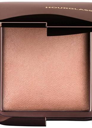 Пудра з ефектом сяйва hourglass ambient™ lighting finishing powder radiant light 10 г1 фото