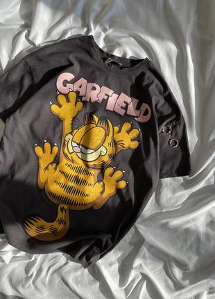 Классная серая оверсайз футболка в принт с гарфилдом, garfield fb sister xs9 фото