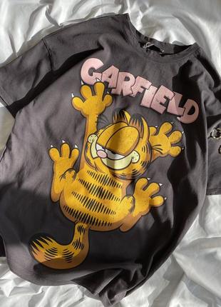 Классная серая оверсайз футболка в принт с гарфилдом, garfield fb sister xs3 фото