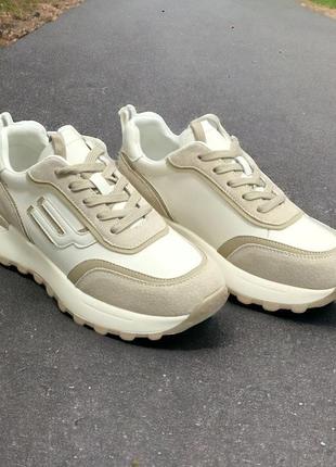 Кроссовки женские