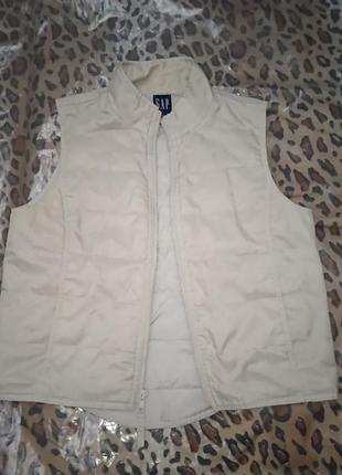 Продам женскую жилетку.