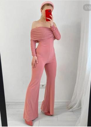 Розовый комбинезон