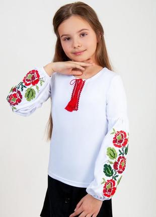 Біла вишиванка для дівчинки підліткова з маками, вишита сорочка трикотажная з квітами, блуза з вишивкою, блузка нарядна з орнаментом