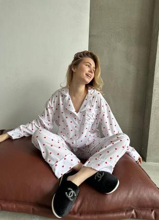 Женская стильная качественная белая трендовая пижама с сердечками и шелковым кантом.батал норма3 фото